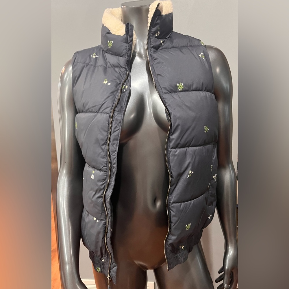 NWT Blue Floral Puffer Vest With Sherpa Collar